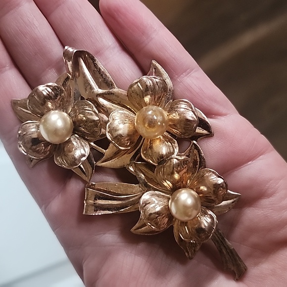 sterling Jewelry - Large vintage sterling silver flower pin brooch faux pearls gold tone floral